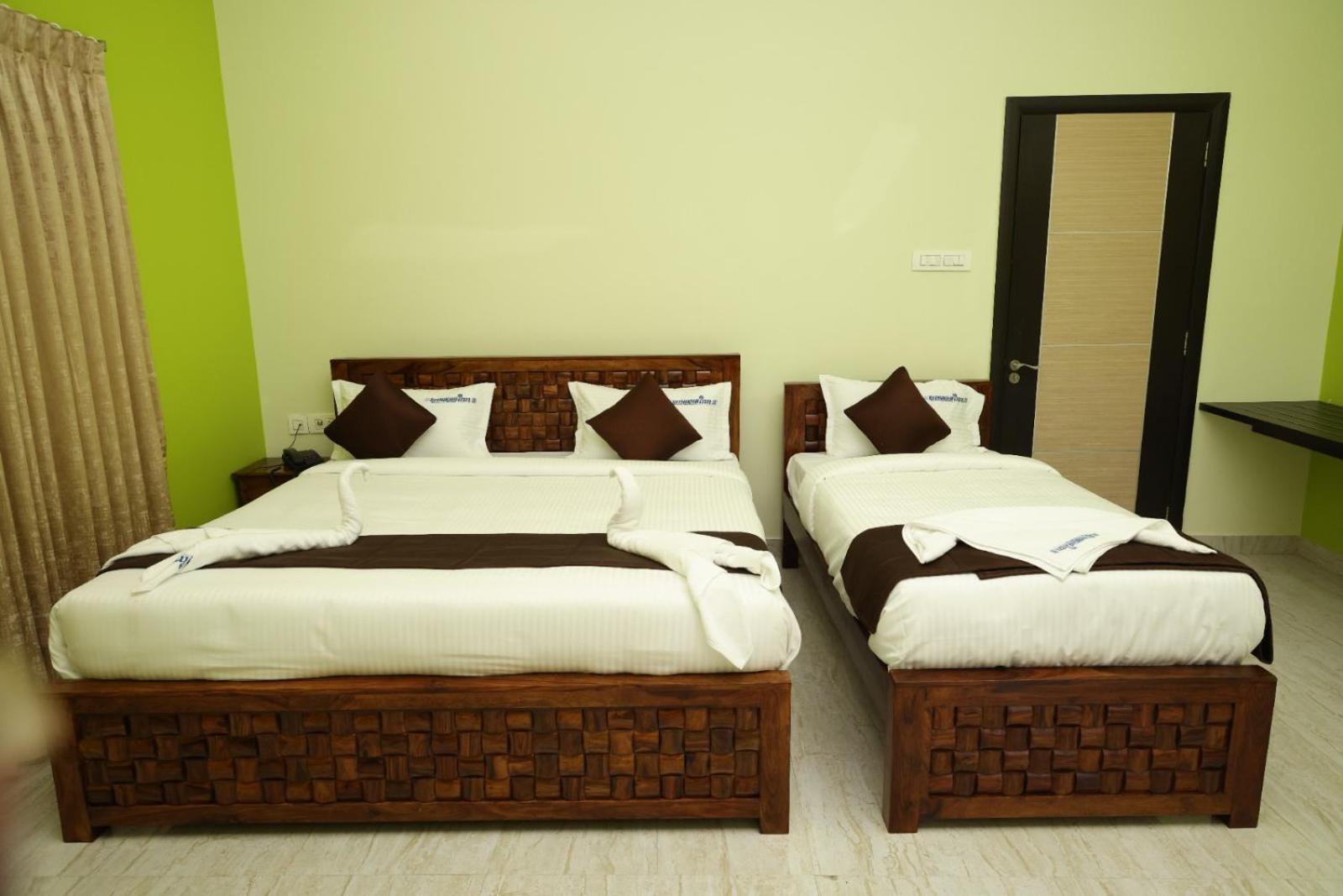 Sree Sri Residency Ecr Guest house *